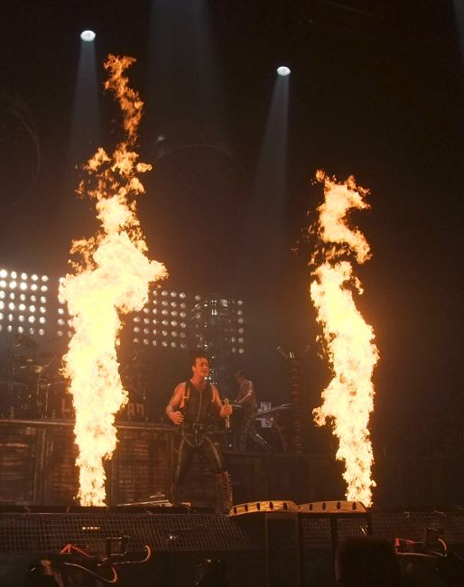 Image: 2010-02-04--rammstein/web/ramm58.jpg