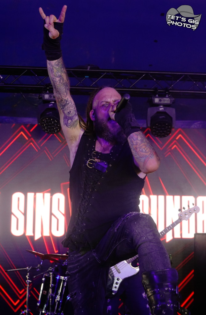 Photo: img/sins01.jpg